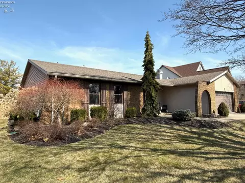 511 E Stoneway Dr, Sandusky, OH 44870 photo 3