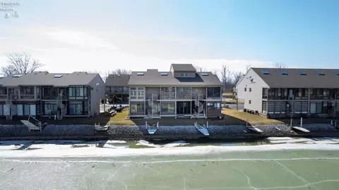 8891 W Canada Goose Ct, Oak Harbor, OH 43449