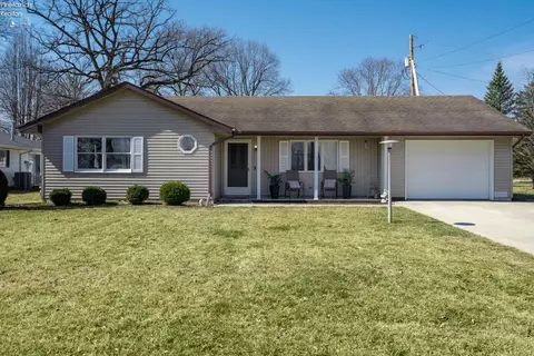 780 Lawndale Dr, Fremont, OH 43420