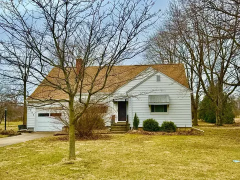 5206 Schenk Rd, Sandusky, OH 44870