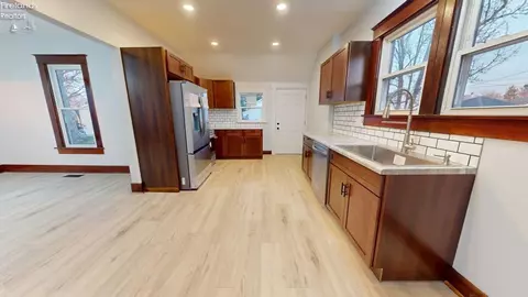 709 Park St, Willard, OH 44890 photo 13