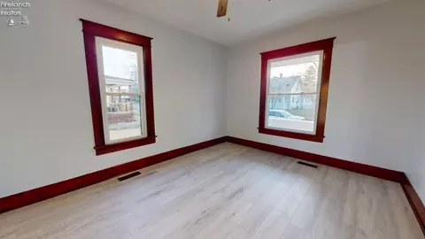 709 Park St, Willard, OH 44890 photo 7