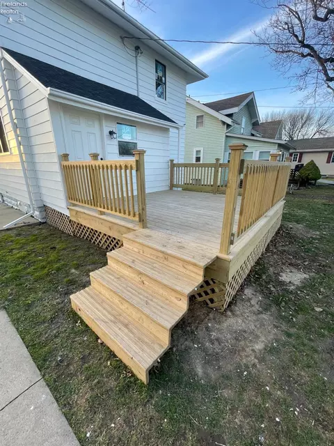 709 Park St, Willard, OH 44890 photo 4