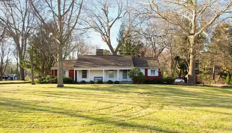2516 Hull Rd, Huron, OH 44839
