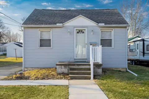 409 W Walnut St, Oak Harbor, OH 43449