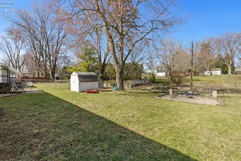 Exterior - 615 Center, Huron, OH 44839 photo 3 of 5