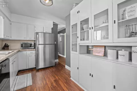Kitchen - 615 Center, Huron, OH 44839 photo 1 of 3