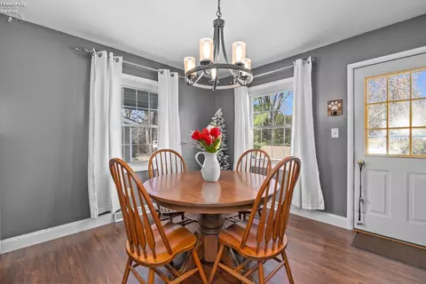 Dining - 615 Center, Huron, OH 44839 photo 2 of 3
