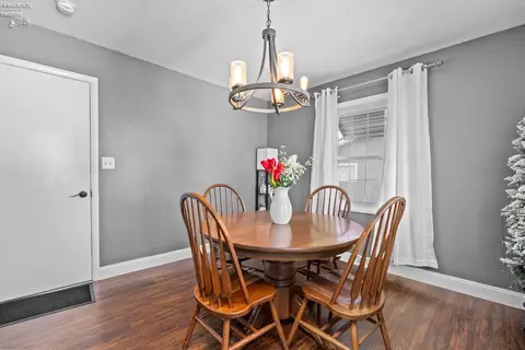 Dining - 615 Center, Huron, OH 44839 photo 3 of 3