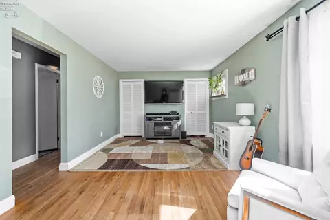 Living - 615 Center, Huron, OH 44839 photo 3 of 5