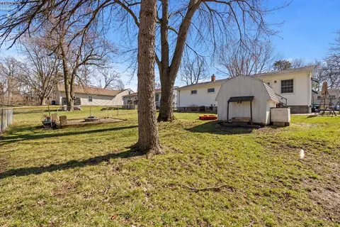 Exterior - 615 Center, Huron, OH 44839 photo 4 of 5