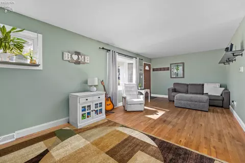Living - 615 Center, Huron, OH 44839 photo 1 of 5