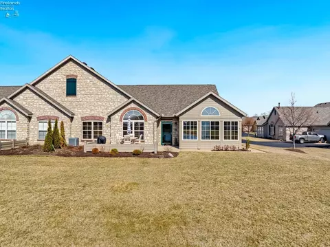 2685 N Canterbury Cir #B, Port Clinton, OH 43452