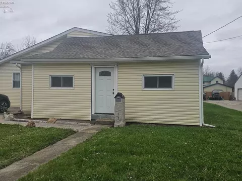 87 Third St, New London, OH 44851
