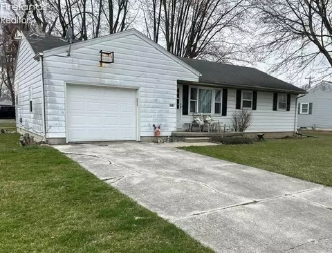 321 Elwood Ave, Fostoria, OH 44830