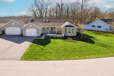 667 Vineyard Cir, Port Clinton, OH 43452