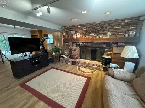 Living - 2710 Scheid Rd, Huron, OH 44839 photo 3 of 3