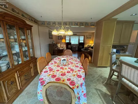 Dining - 2710 Scheid Rd, Huron, OH 44839 photo 1 of 3