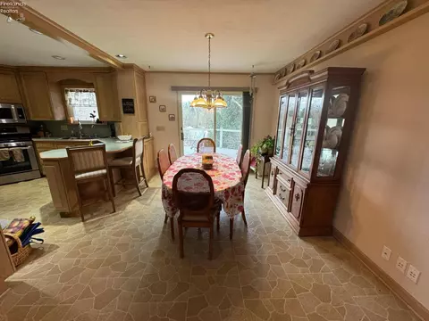 Dining - 2710 Scheid Rd, Huron, OH 44839 photo 2 of 3