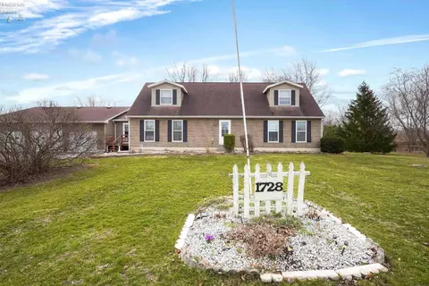 1728 E Lockwood Rd, Port Clinton, OH 43452