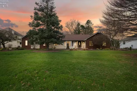 3211 Stonewood Dr, Sandusky, OH 44870