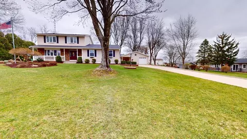 90 Bethany Dr, Fremont, OH 43420