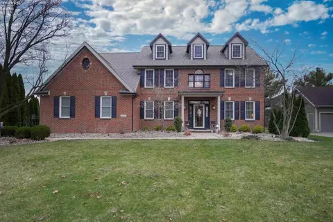 4402 Autumn Ridge Ln, Sandusky, OH 44870