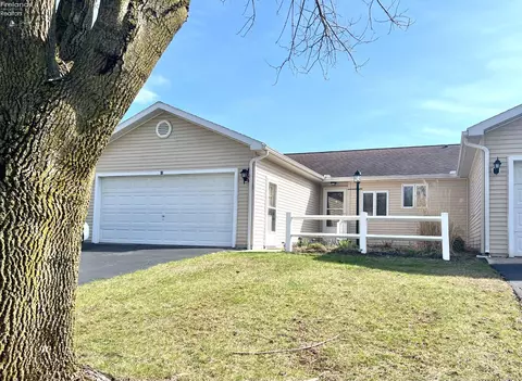 450 Autumnwood Dr, Tiffin, OH 44883