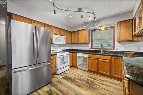 8067 E Mary Ln, Marblehead, OH 43440 photo 11