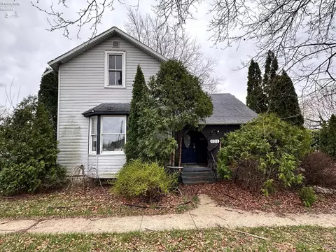 621 4th St, Fremont, OH 43420