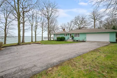 725 Lake St, Marblehead, OH 43440