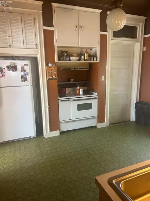 405 Maple St, Willard, OH 44890 photo 5