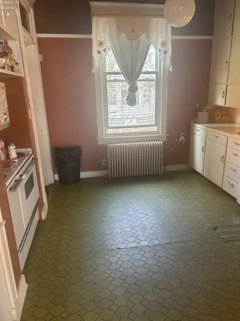 405 Maple St, Willard, OH 44890 photo 4