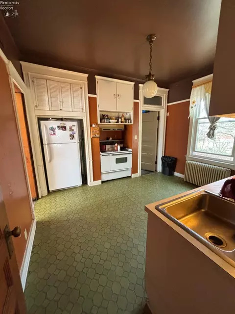 405 Maple St, Willard, OH 44890 photo 6