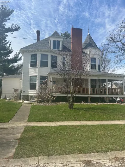 405 Maple St, Willard, OH 44890 photo 3