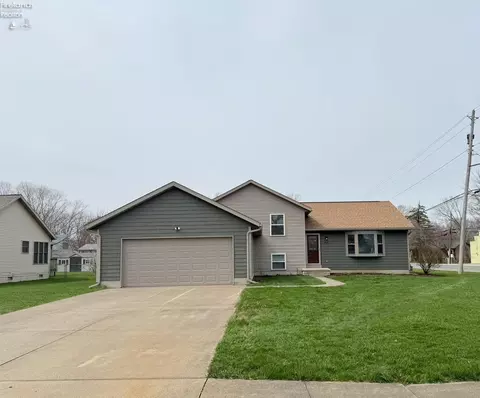 466 Mill Pond Dr, Sandusky, OH 44870