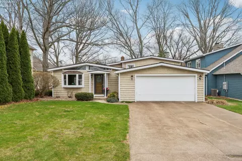1237 Riverside Dr, Huron, OH 44839