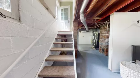 Entry Way - 810 Park, Willard, OH 44890 photo 4 of 4