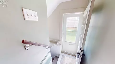 Entry Way - 810 Park, Willard, OH 44890 photo 3 of 4