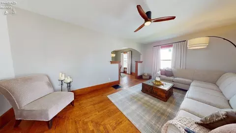 Living - 810 Park, Willard, OH 44890 photo 1 of 2