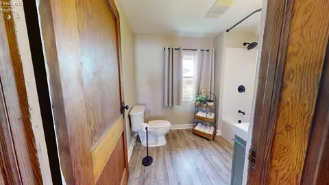 Bath - 810 Park, Willard, OH 44890 photo 3 of 3
