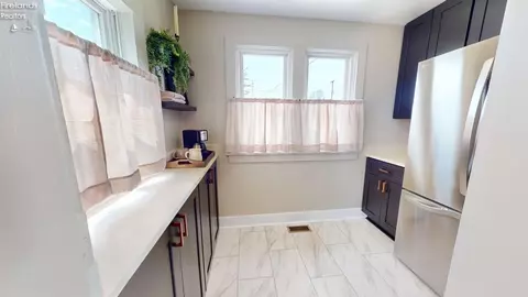 Kitchen - 810 Park, Willard, OH 44890 photo 2 of 4
