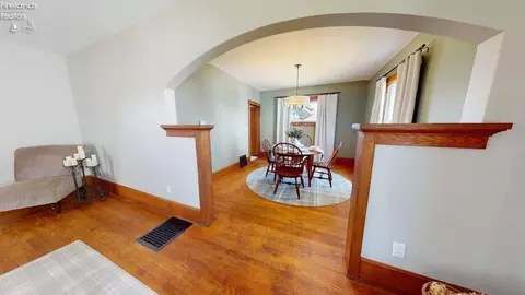 Dining - 810 Park, Willard, OH 44890 photo 1 of 3