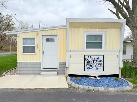 999 Buck Rd #37, Marblehead, OH 43440