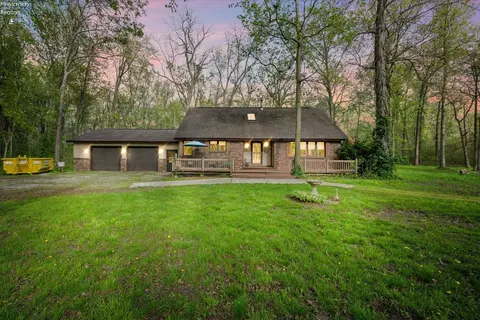 2738 W Columbus St, Port Clinton, OH 43452