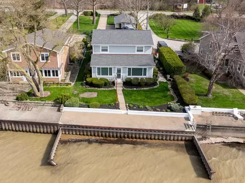 2655 E Sand Rd, Port Clinton, OH 43452