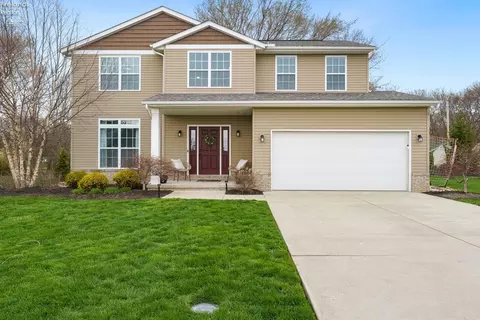 5555 E Bay Pointe Cir, Port Clinton, OH 43452