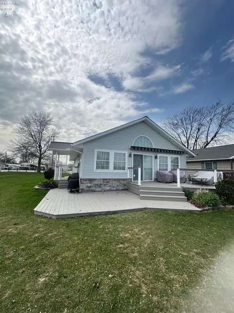 1661 N Compass Ave, Port Clinton, OH 43452