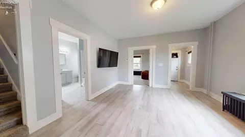 Entry Way - 635 Dale St, Willard, OH 44890 photo 2 of 4