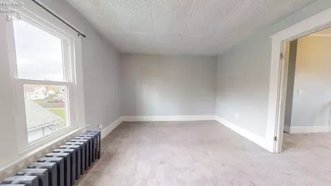 Bedroom - 635 Dale St, Willard, OH 44890 photo 2 of 4
